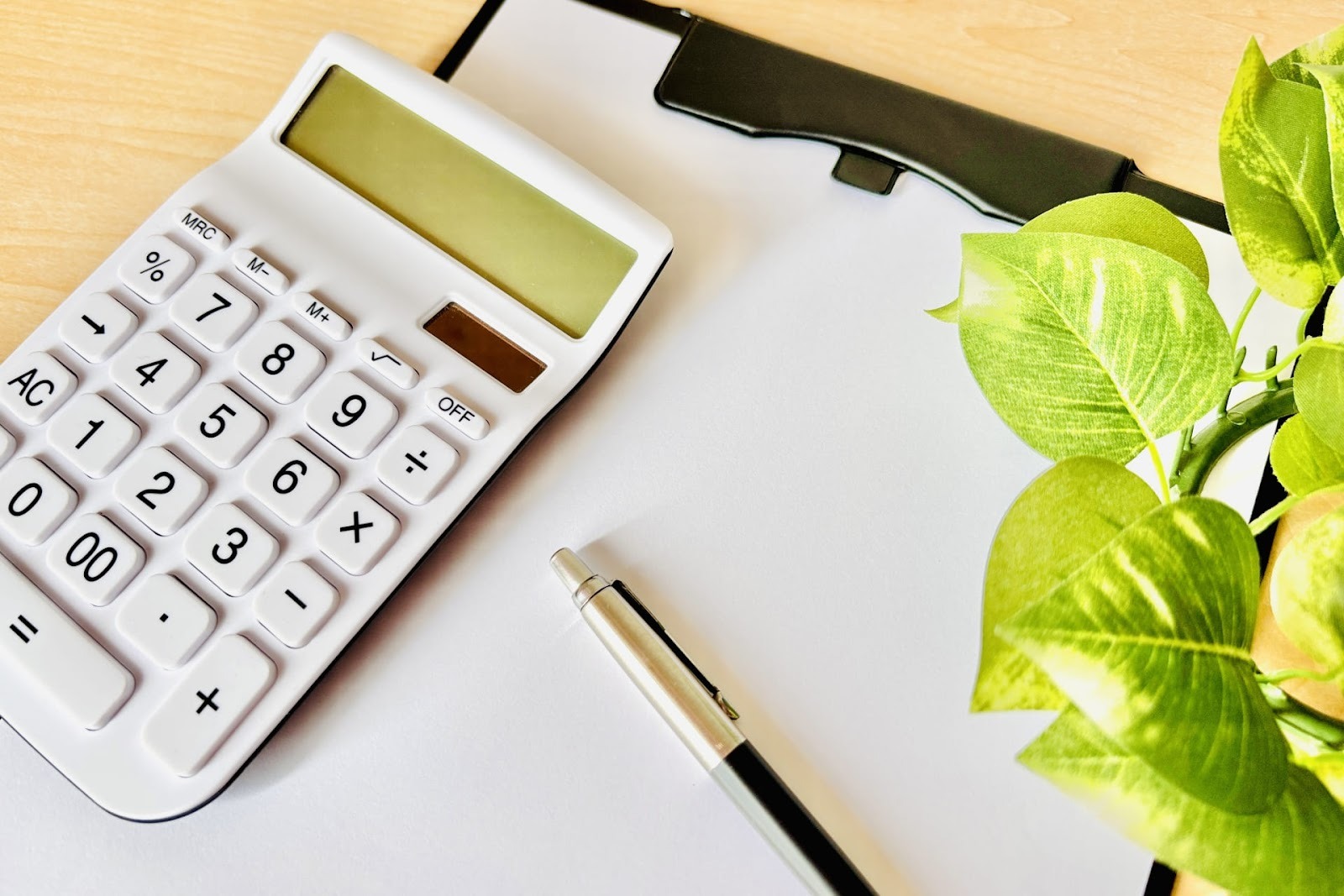 ものづくり補助金申請代行の費用相場｜着手金と成功報酬の詳細