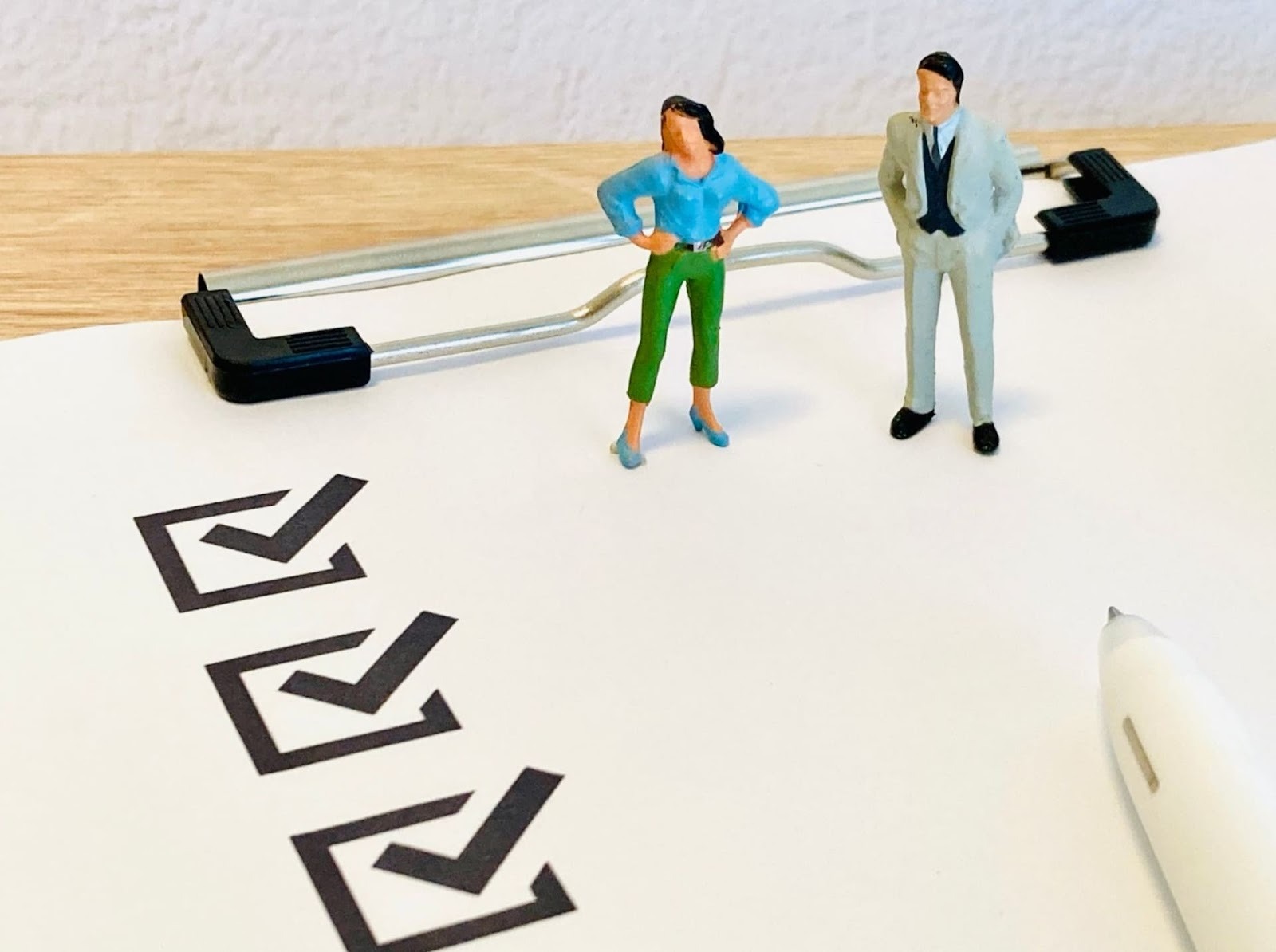 過去の事業再構築補助金から学ぶ:採択率が40〜50%台から約25〜27%へ低下した背景